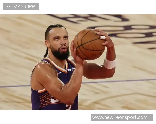 布克遭遇严密防守表现低迷18投仅4中贡献10分16助攻却有9次失误