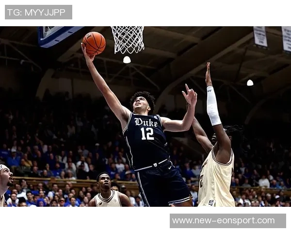 卡梅隆布泽尔砍下35分9板3助助力球队战胜阿肯色大学